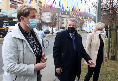 VLADA NA OBISKU V CERKNICI 005 FOTO LJUBO VUKELIČ